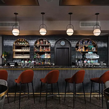 מלון Leonardo 4*